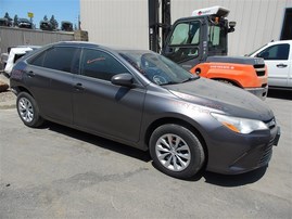 2015 TOYOTA CAMRY LE GRAY 2.5 AT Z20112